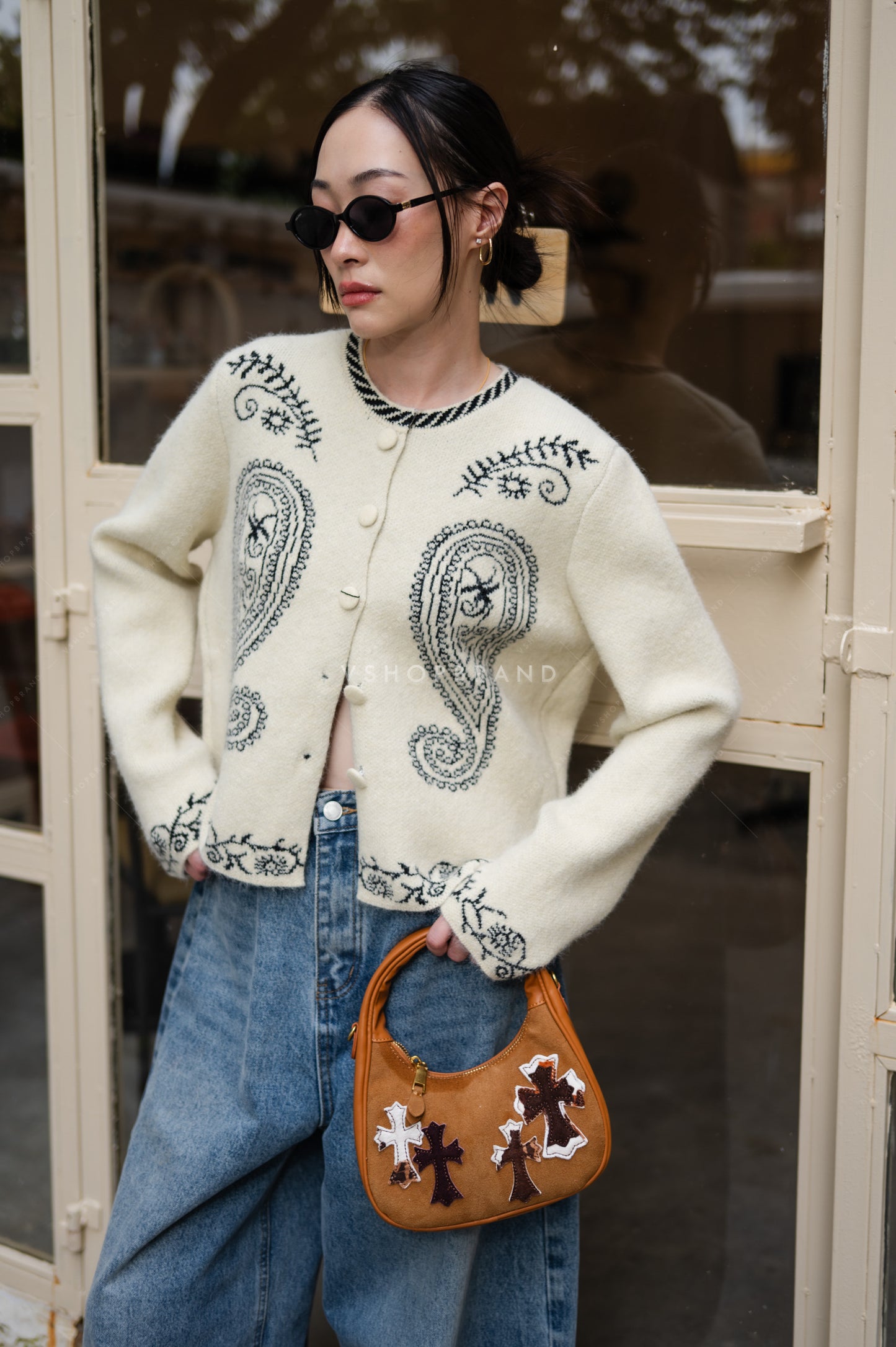 Surreal sweater white