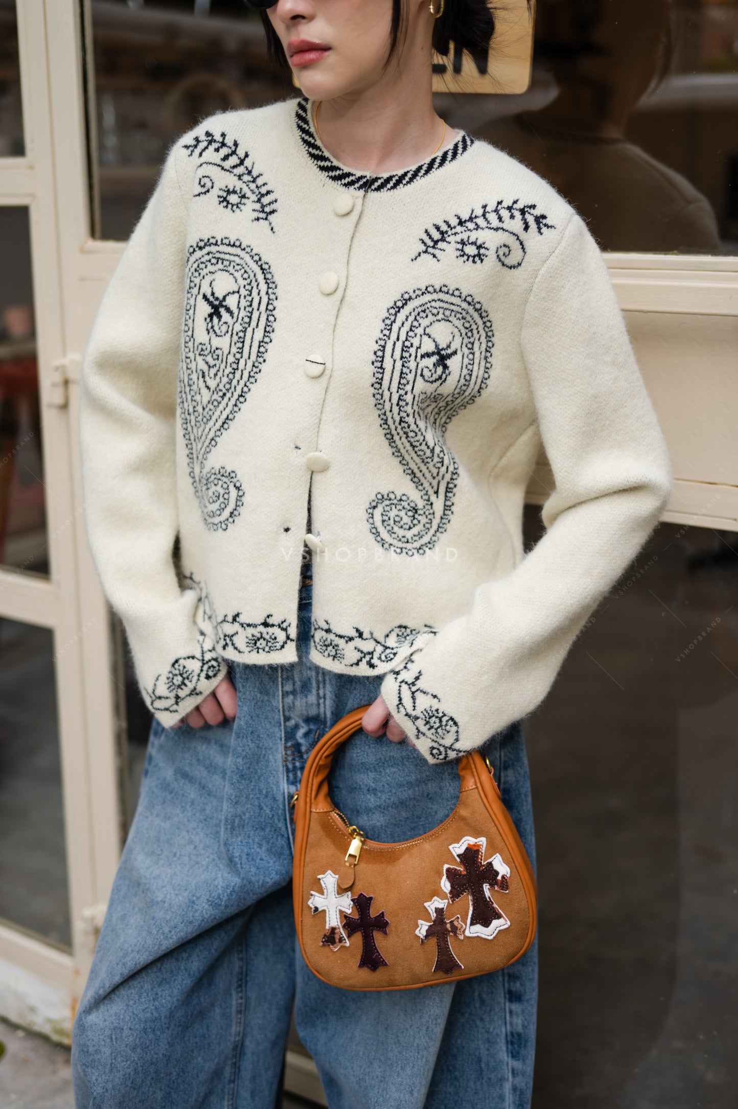 Surreal sweater white