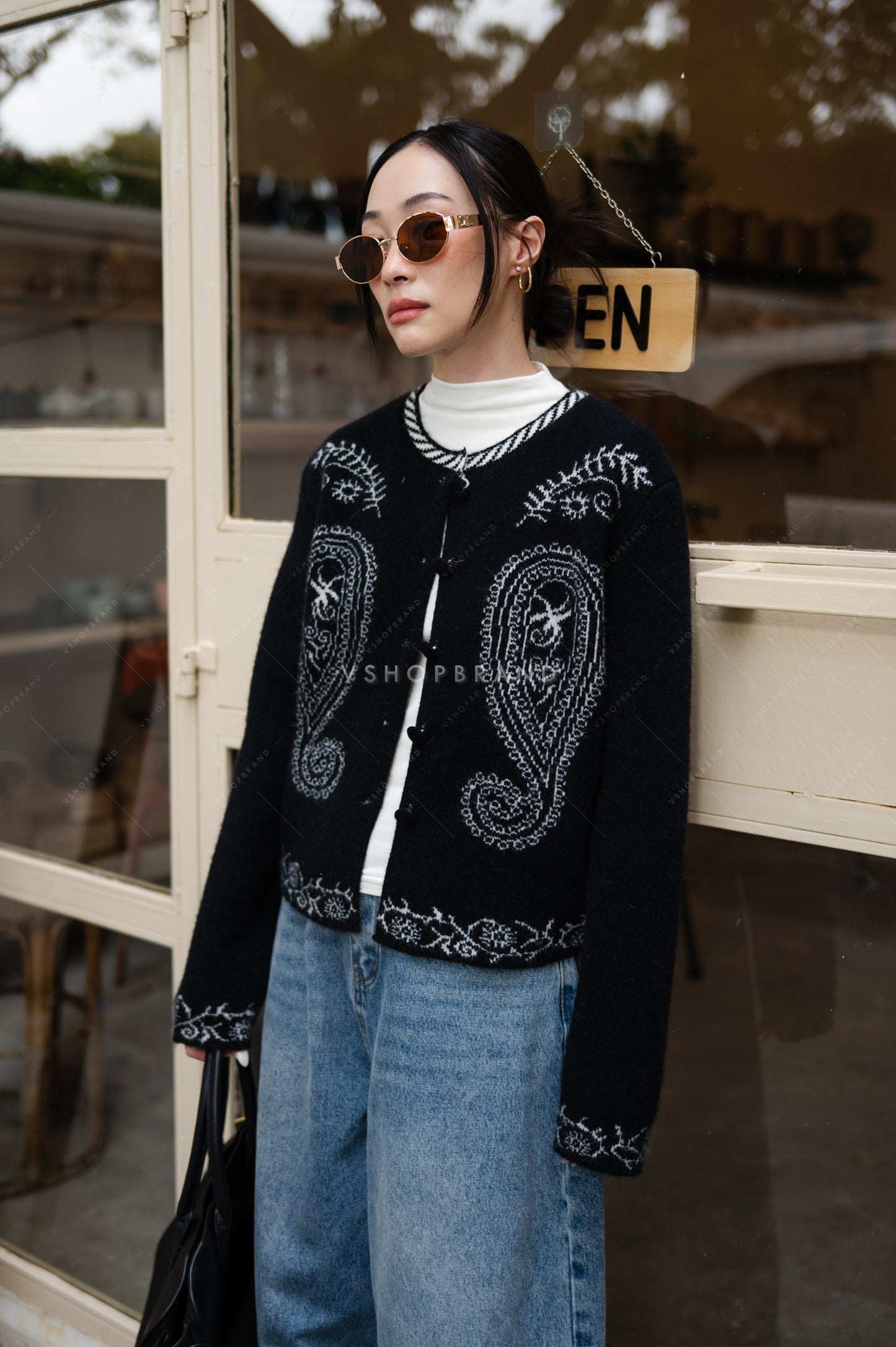 Surreal sweater black